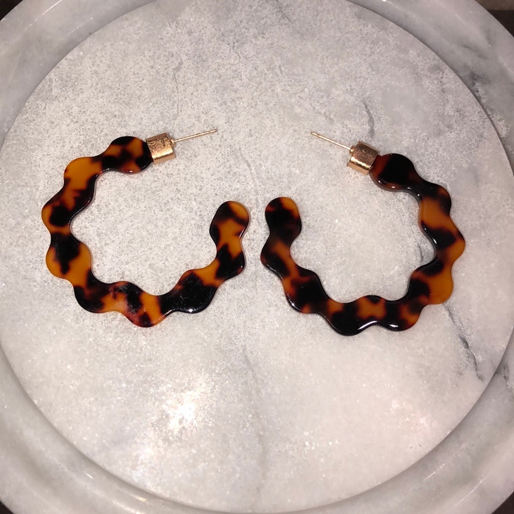 5/$25 Tortoise Scalloped Earrings